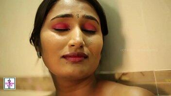 Indian babe seduced in bathroom video